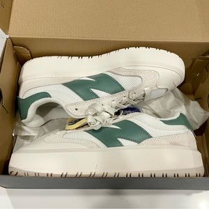 BRAND NEW, UNWORN New Balance CT302